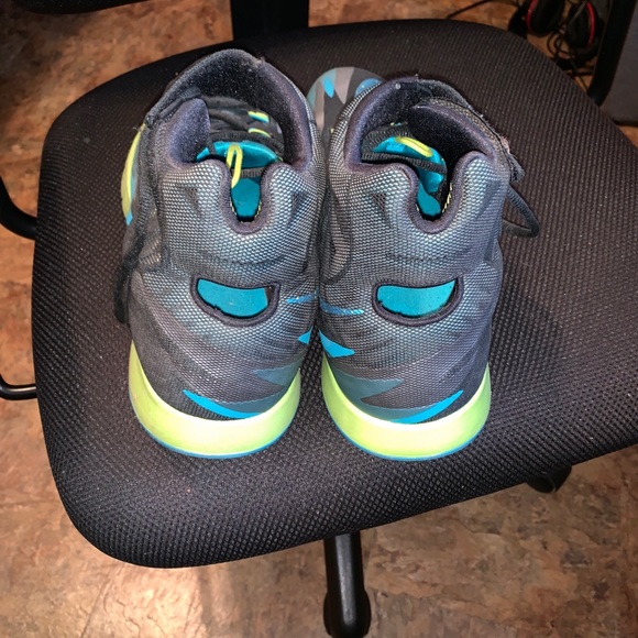 Mens basketball shoes - Picture 3 of 3